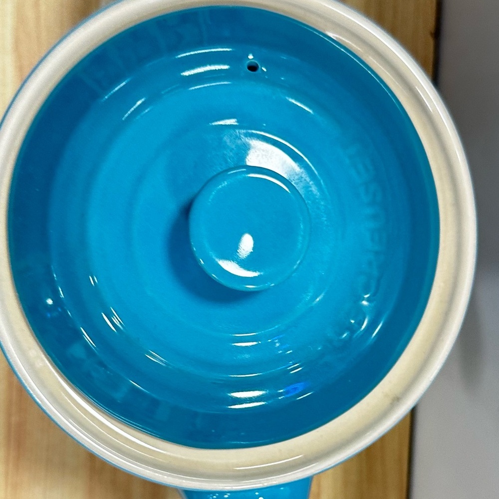 Le Creuset grand Caribbean Blue Ceramic Teapot 1.3qt new - Picture 5 of 7